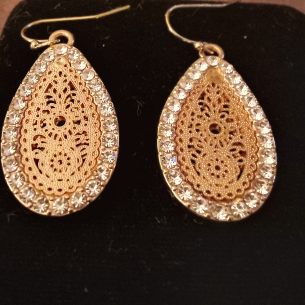 Teardrop shape Gold plated earrings
